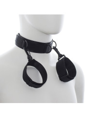 ESPOSAS Y COLLAR DE NYLON DE LA MARCA OHMAMA FETISH